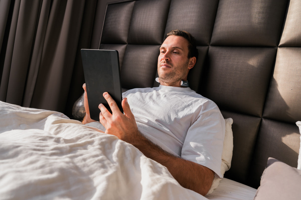 MaxoRize wellness device in use